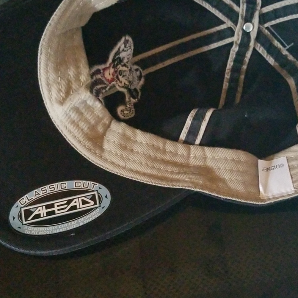 BNWT DISNEY BASEBALL HAT - Picture 6 of 8